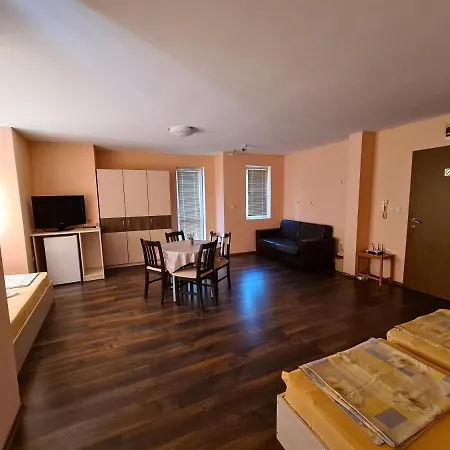 Къща За Гости Яневи 3* Ravda